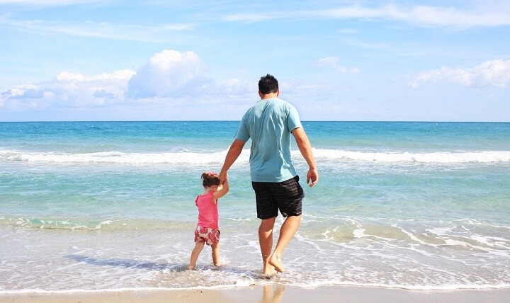 ilustrasi bapak dan anak di pantai